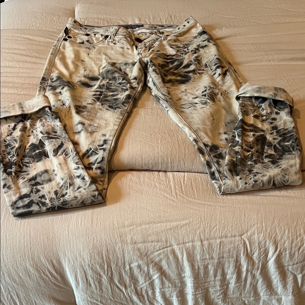 Rock & Republic  Black and Cream Tie-Dye Jeans